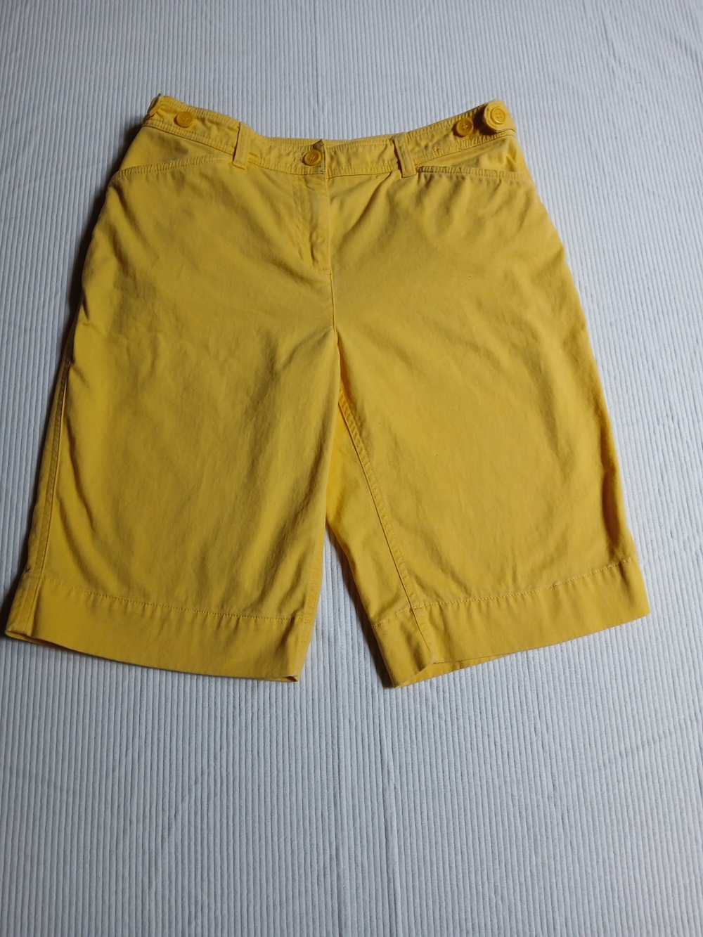 Jones New York Women’s Size 8 Bermuda Shorts Stretch Yellow Khaki Button Pockets